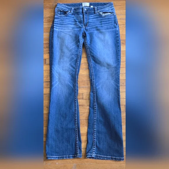 BKE Payton Bootcut Size 30R Medium Wash Distressed Low Rise Women’s Jeans - Picture 1 of 10